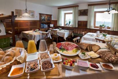 12_kristemoarhof_fruehstueck_buffet.jpg