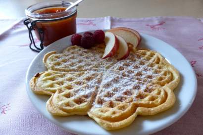 4_kristemoarhof_fruehstueck_waffeln.jpg